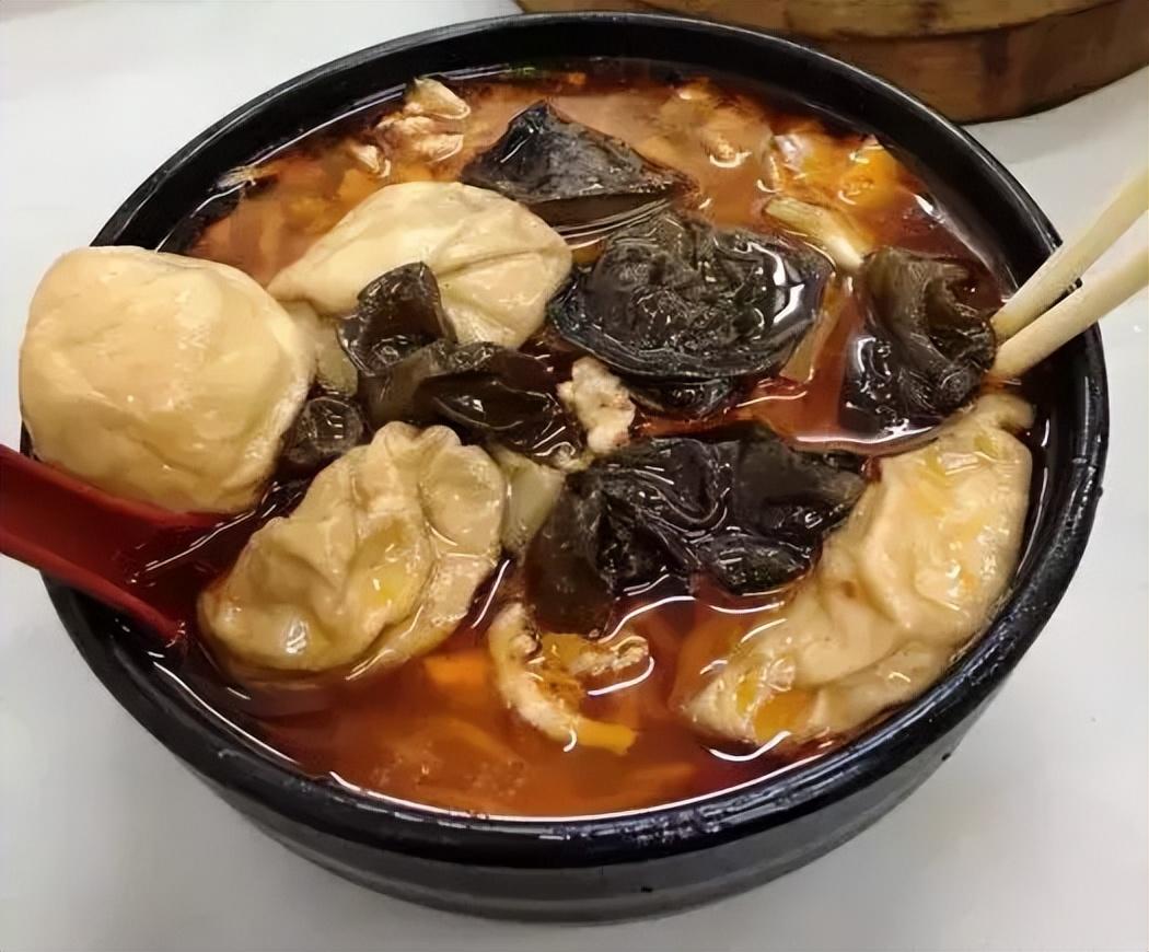 薛之谦最新高清图片及小巷深处的音乐风味小店探索