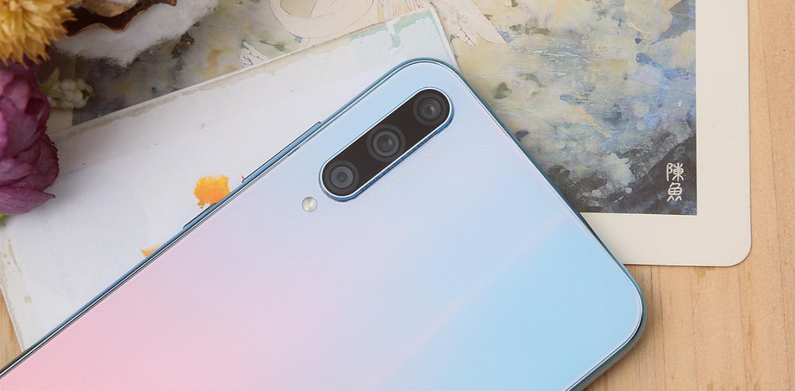 启程寻找时尚灵感,服装裁剪最新招聘信息,自然美景下的创意之旅