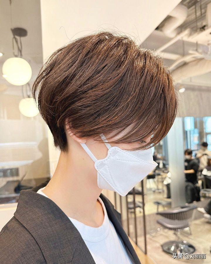 最新短发直发发型教程,打造时尚造型的指南与图片参考