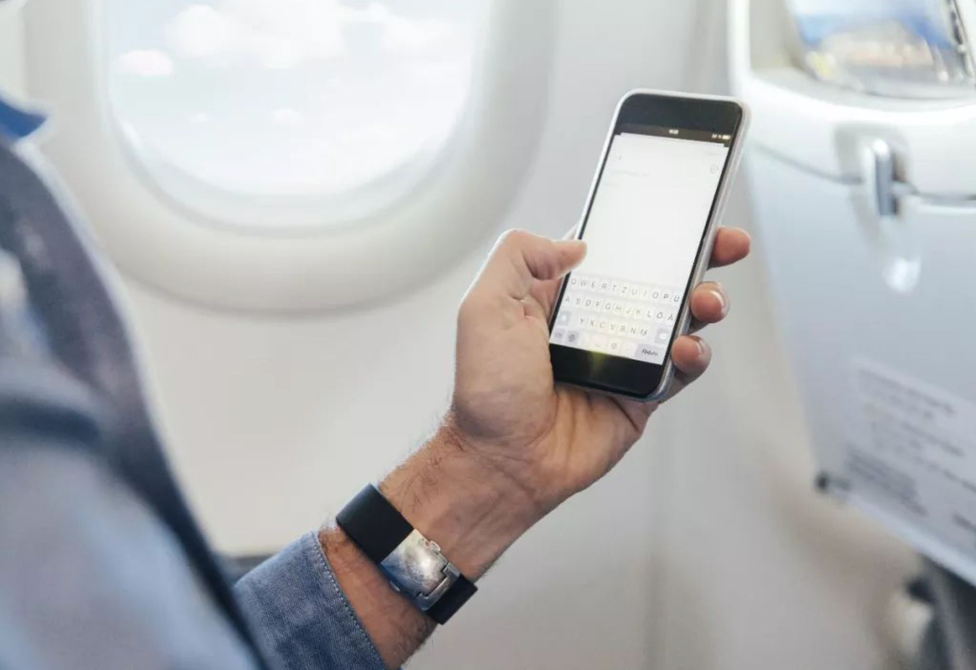 基于您给出的要求和注意事项,以下是一个合适的标题,,东京热手机最新功能解析,科技改变生活,体验前沿科技魅力