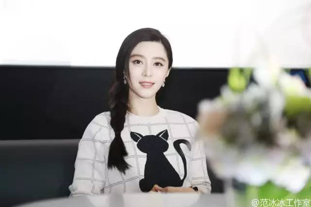 杨幂短发发型引领自然美景探索之旅,发现内心的平静与远离尘嚣之美