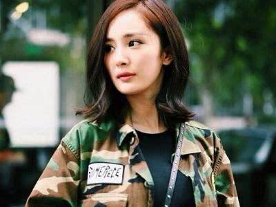 杨幂短发发型引领自然美景探索之旅,发现内心的平静与远离尘嚣之美