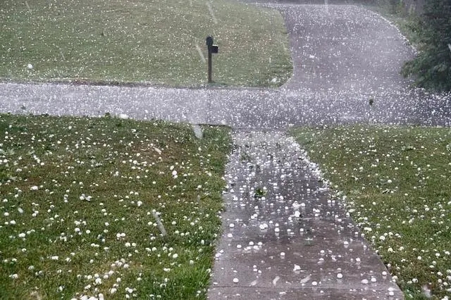 最新冰雹动态解析，全面探讨冰雹现象及其影响