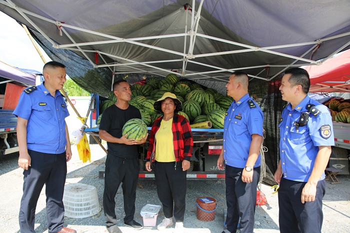 城管与瓜农冲突最新动态,和谐共融之路与自然美景下的心灵触动