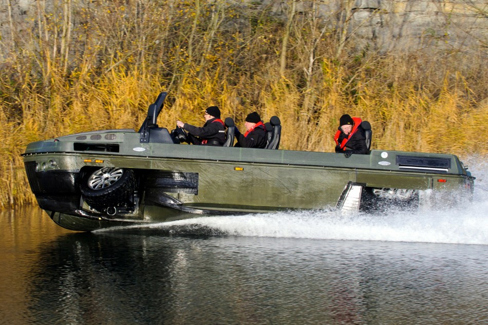 科技巨擘重塑战场，最新水陆战车引领未来生活新潮