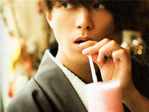 山下智久演艺生涯新篇章揭秘，最新消息一览无余
