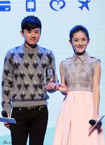 张杰谢娜最新动态,小巷深处的音乐与美食交汇点