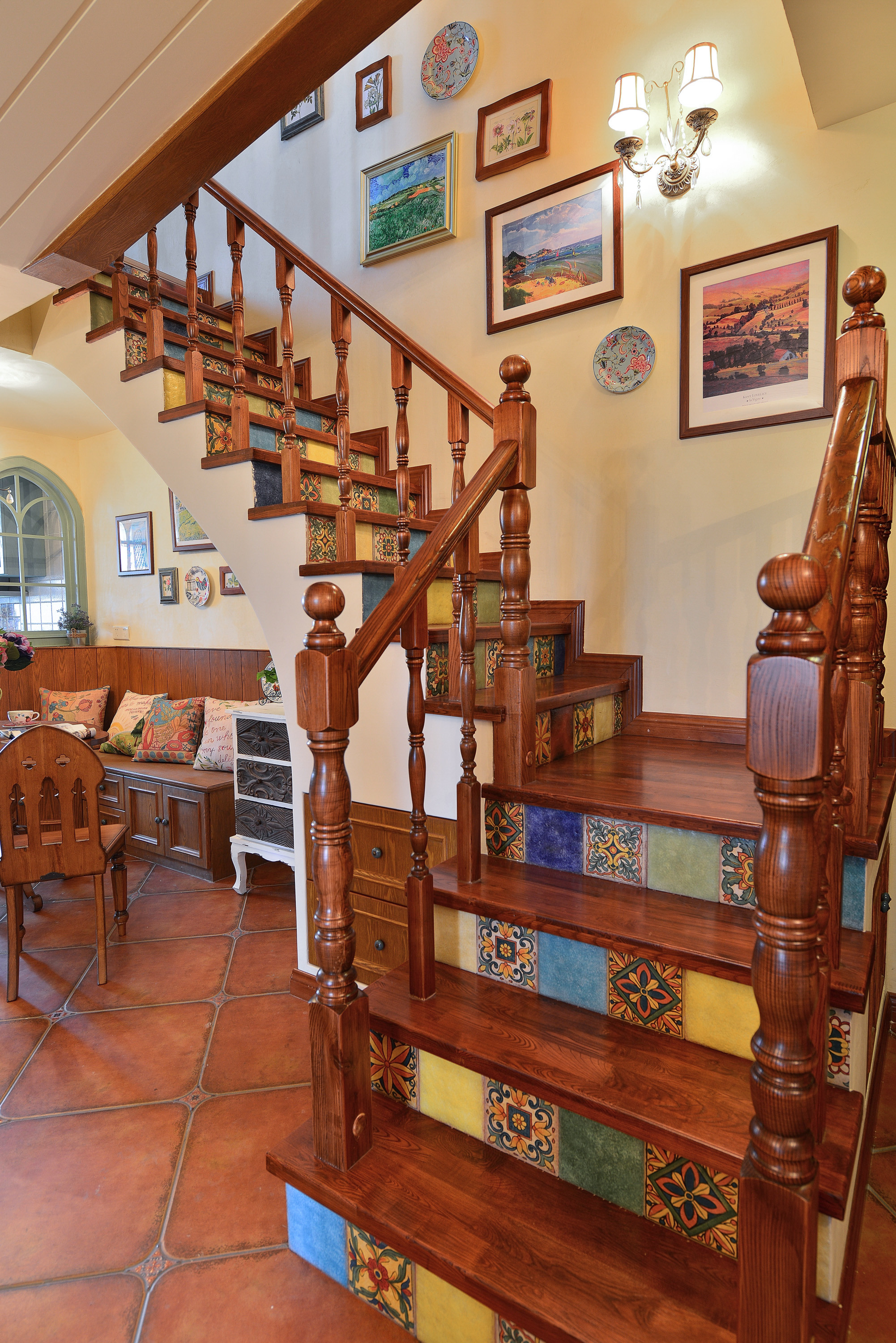 最新乡下楼梯设计图片欣赏