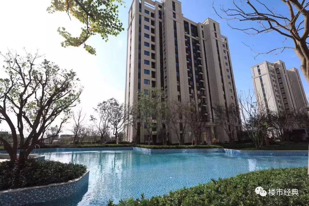 二七绿地双塔最新动态，科技巨擘重塑城市地标，引领智能生活新纪元
