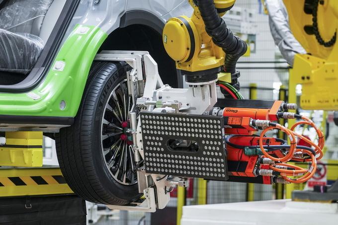 科技引领掌控风云力量,揭秘2024台风最新路径动态监测报告!