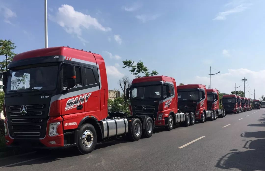 三一重卡最新图片展示,小巷深处的重卡风采