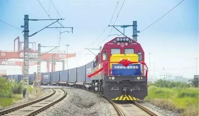 遵小铁路最新动态,小巷深处的铁路风情与独特小店魅力