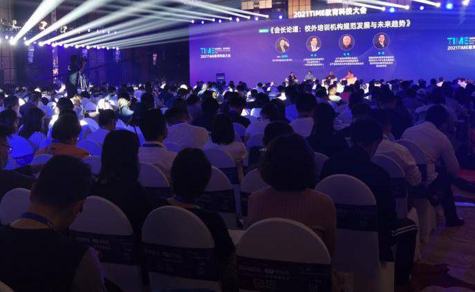 王伦宝与小伟科技新品亮相,体验未来生活的魅力惊艳登场视频