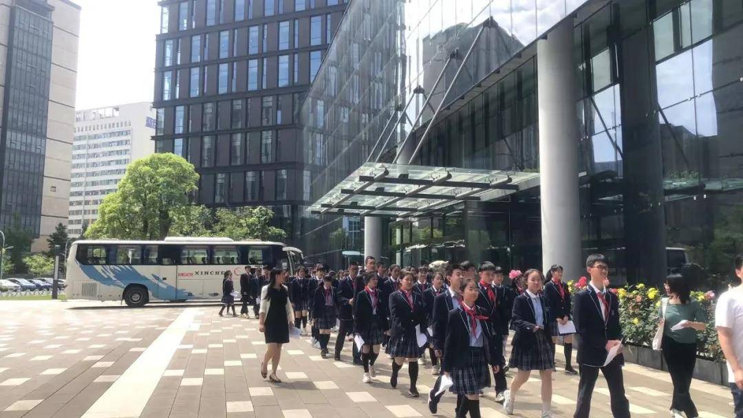 初中教辅全新重塑，科技引领智慧学习新体验