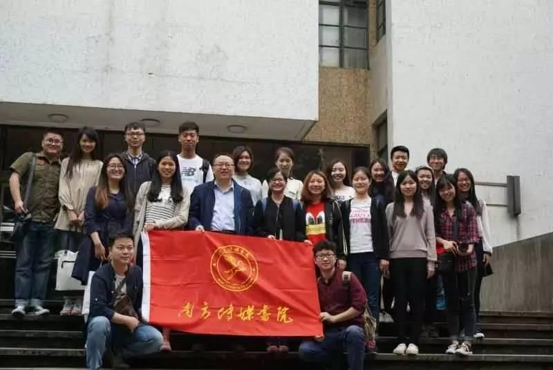 南方传媒，自然美景之旅的心灵探索，最新消息引领内心平和宁静之旅