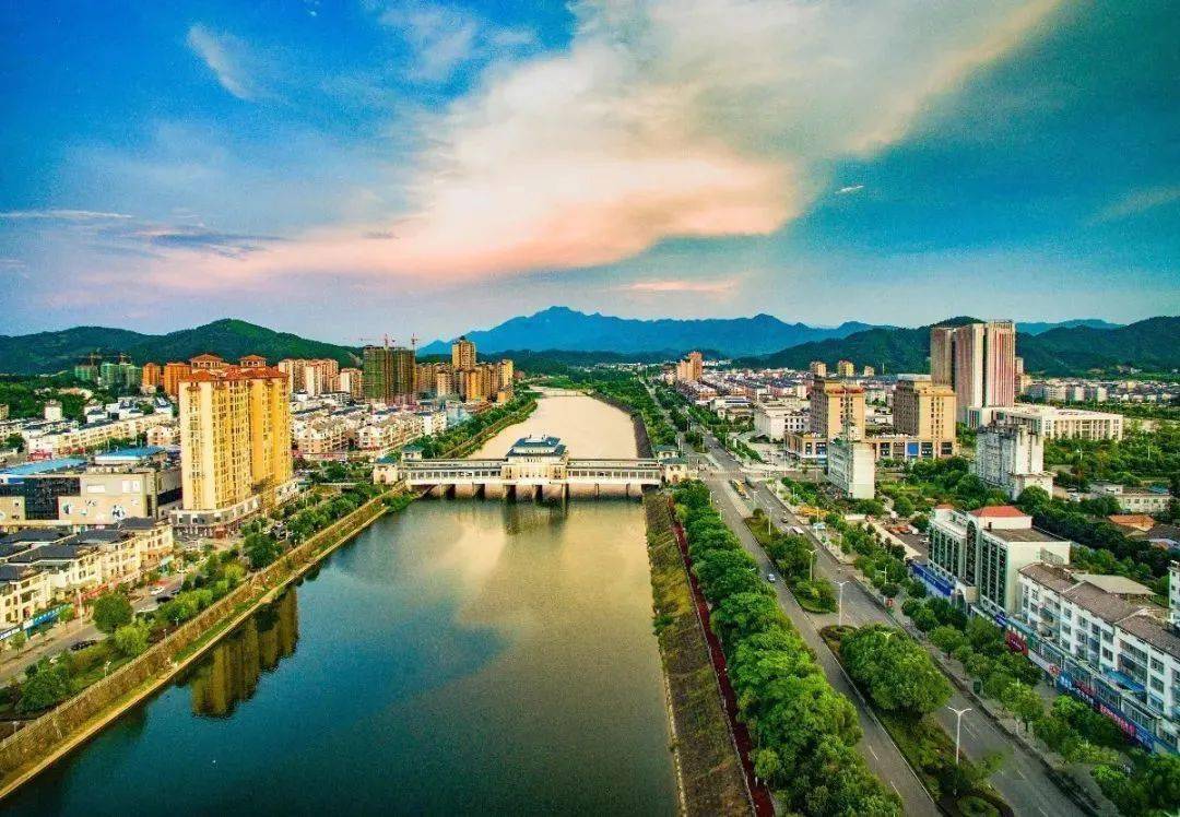 江西德兴市最新房价动态，城市变迁与学子成长之路