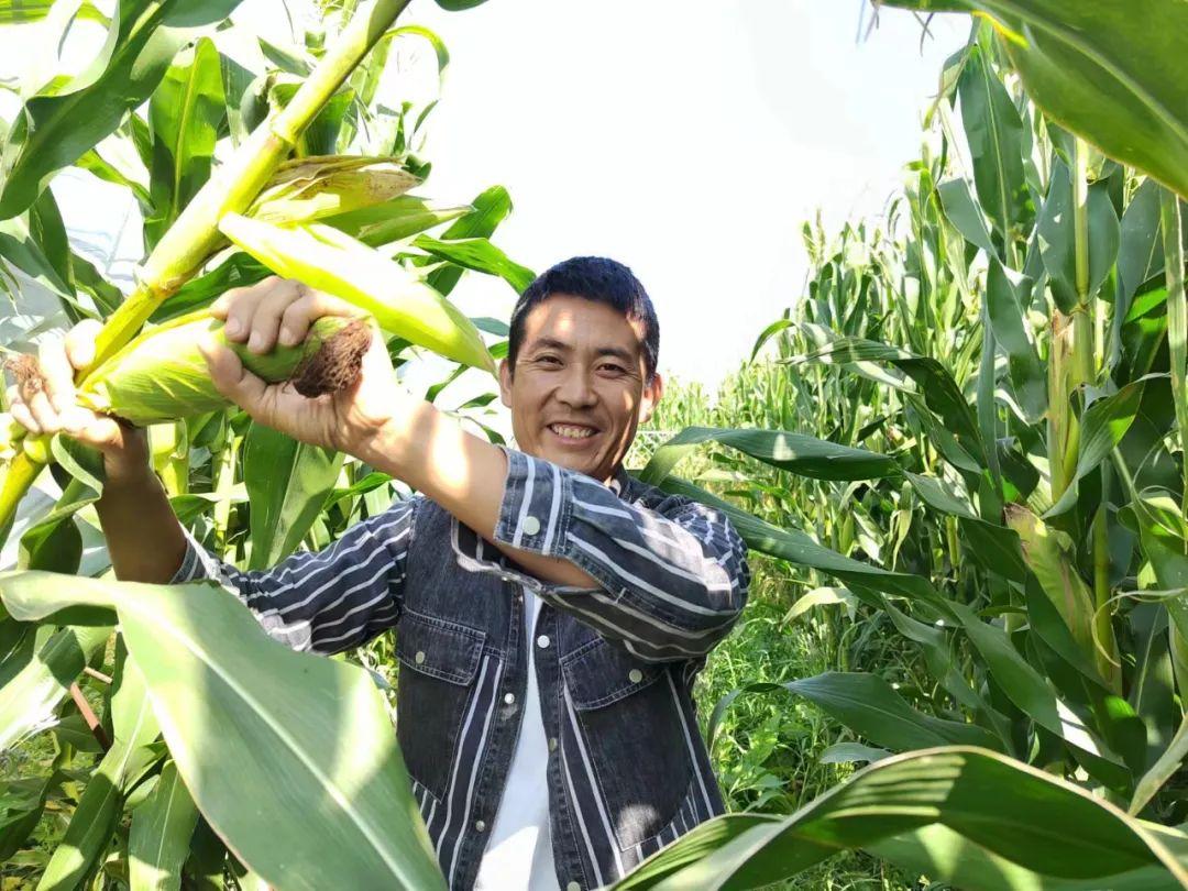 科技之光，全新智能笑容捕捉器，捕捉最新笑容的魅力