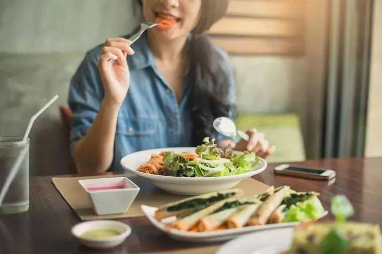 一口改变人生的力量，最新吃饭法让你自信闪耀光芒