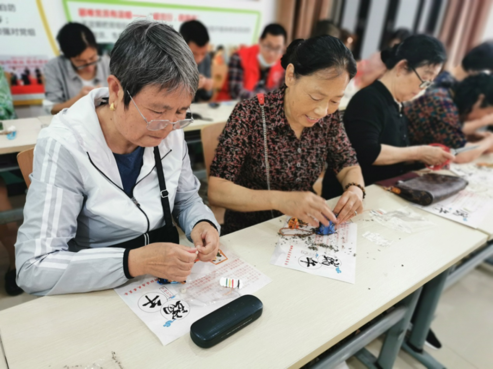 最新卖梨，梨香四溢的温情日常