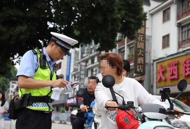 桂林警方最新科技产品介绍亮相