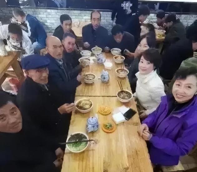 袁立最新微博聚焦热点话题，展现行动力量